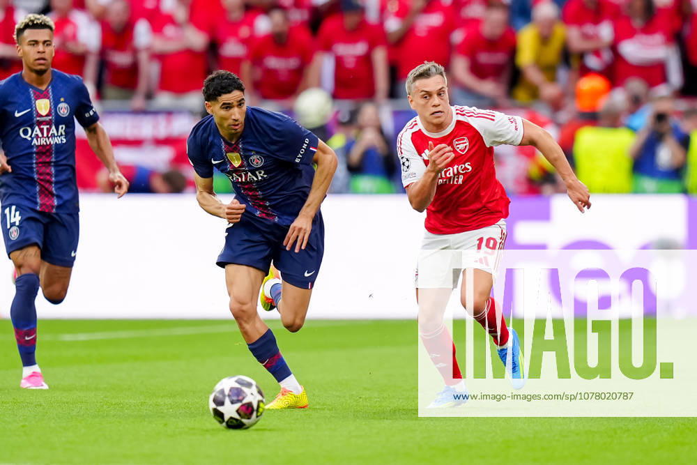 Paris Saint-Germain v Arsenal FC - UEFA Champions League Final 2026 Achraf Hakimi of Paris Saint-Germain FC competes for the ball with Leandro Trossard of Arsenal FC during the UEFA Champions League Final match between Paris Saint-Germain FC and Arsenal FC at Puskas Arena on May 30, 2026 in Budapest, Hungary Budapest Puskas Arena Hungary Hungary
