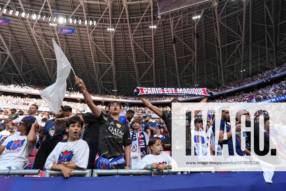 Paris Saint-Germain v Arsenal FC - UEFA Champions League Final 2026 Supporters of Paris Saint-Germain FC before the UEFA Champions League Final match between Paris Saint-Germain FC and Arsenal FC at Puskas Arena on May 30, 2026 in Budapest, Hungary Budapest Puskas Arena Hungary Hungary