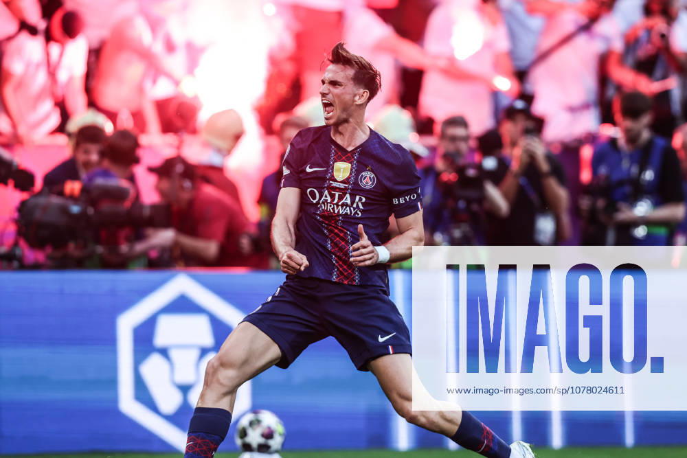 Sport, Football, UEFA Champions League season 2025 2026 Final Paris Saint Germain FC Arsenal 30 05 2026, Puskas Arena Budapest Goal celebration Paris Saint Germain after Ousmane Dembele Paris scored a penalty to equalize the score at 1 1, Fabian Ruiz Paris celebrates Budapest Puskas Arena Hungary