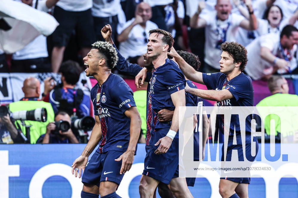 Sport, Football, UEFA Champions League season 2025 2026 Final Paris Saint Germain FC Arsenal 30 05 2026, Puskas Arena Budapest Goal celebration Paris Saint Germain after Ousmane Dembele Paris scored a penalty to equalize the score at 1 1, the players rejoice Budapest Puskas Arena Hungary