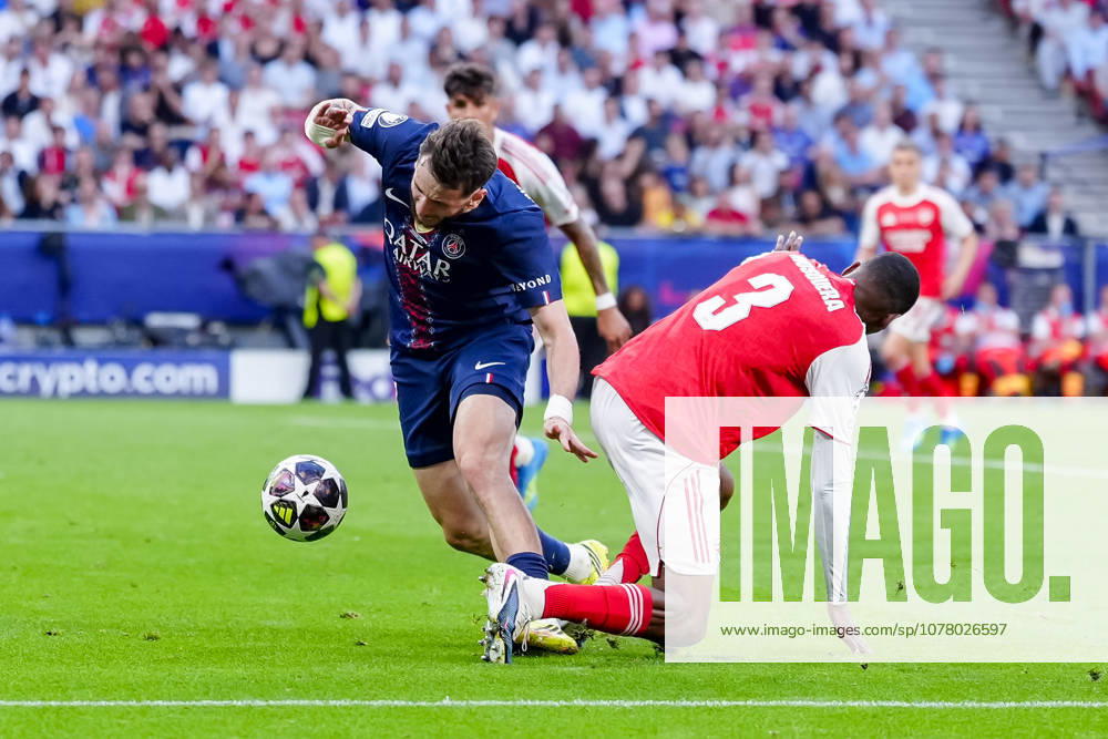 Paris Saint-Germain v Arsenal FC - UEFA Champions League Final 2026 Khvicha Kvaratskhelia of Paris Saint-Germain FC suffers a penalty foul during the UEFA Champions League Final match between Paris Saint-Germain FC and Arsenal FC at Puskas Arena on May 30, 2026 in Budapest, Hungary Budapest Puskas Arena Hungary Hungary