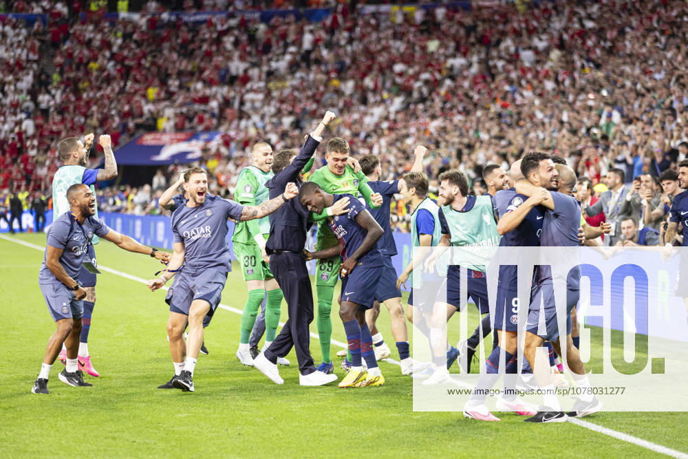 Football: Finale EUFA Champions League 2025-2026 - Paris Saint Germanin (PSG) V Arsenal - Puskas Arà na de Budapest Hongrie - 30 05 2026 Cà là bration de l à quipe de Paris Saint Germain (PSG) apres avoir remportà la victoire.