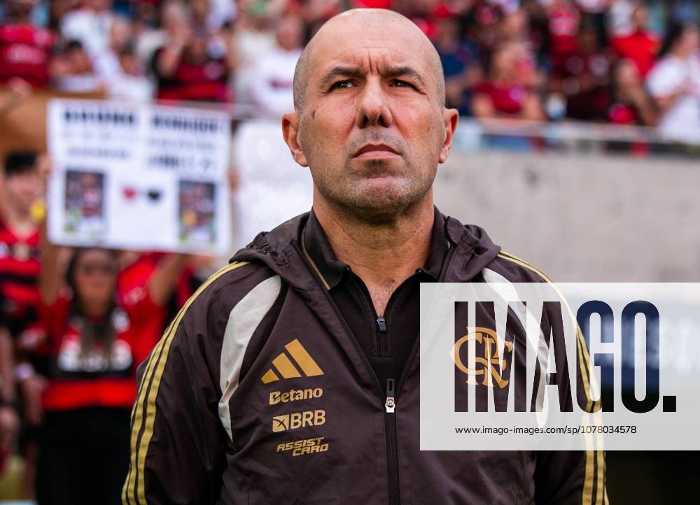 Flamengo and Coritiba, for the 18th round of the Brazilian championship. Rio de Janeiro (RJ) 05 30 2026 - Flamengo Coritiba Brasilerao Maracana - Flamengo coach, Leonardo Jardim, at the match between Flamengo and Coritiba, for the 18th round of the Brazilian championship, on the afternoon of this Saturday (30), at the Maracana stadium, in Rio de Janeiro.(Foto: Lucas Simonin Gomes Thenews2 imago images) SPO