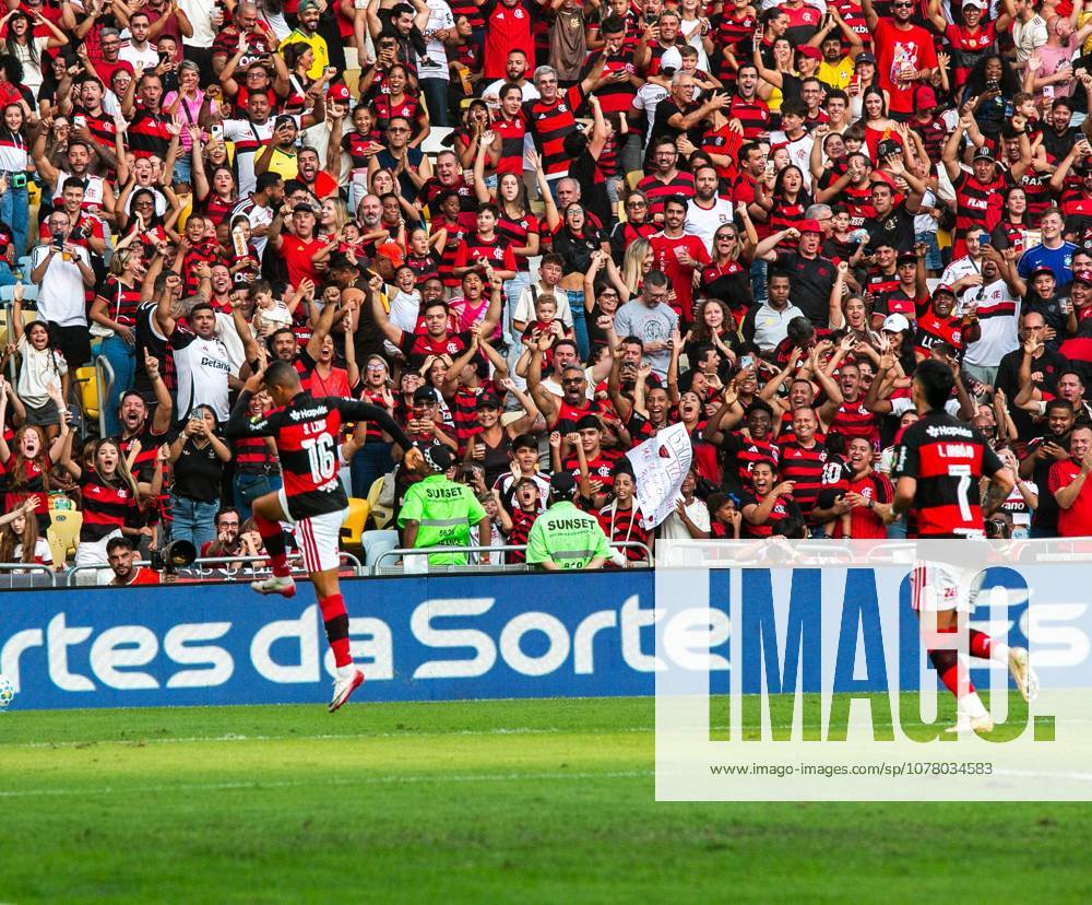 Flamengo and Coritiba, for the 18th round of the Brazilian championship. Rio de Janeiro (RJ) 05 30 2026 - Flamengo Coritiba Brasilerao Maracana - Samuel Lino, Flamengo player, celebrating the team s first goal, in the match between Flamengo and Coritiba, for the 18th round of the Brazilian championship, on the afternoon of this Saturday (30), at the Maracana stadium, in Rio de Janeiro.(Foto: Lucas Simonin Gomes Thenews2 imago images) SPO