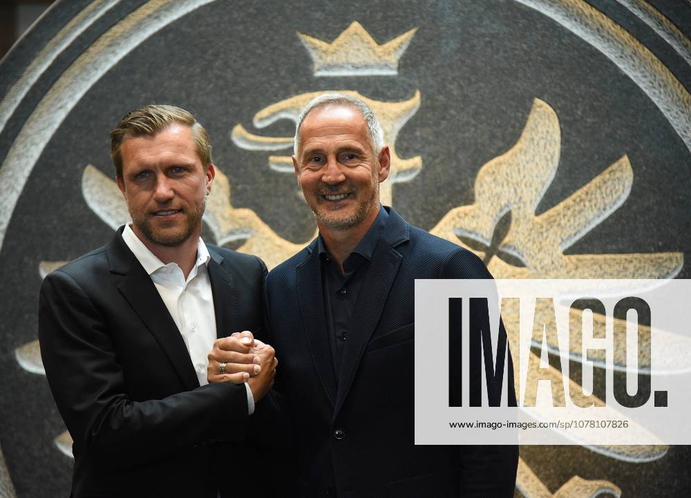 Frankfurt am Main, Deutsche Bank Park Bundesliga Season 2025 2026 Presentation Adolf Adi Hütter as new coach at Eintracht Frankfurt Picture shows Frankfurts sports director Markus Krösche and coach Adi Hütter DFL DFB REGULATIONS PROHIBIT ANY USE OF PHOTOGRAPHS AS IMAGE SEQUENCES AND OR QUASI VIDEO
