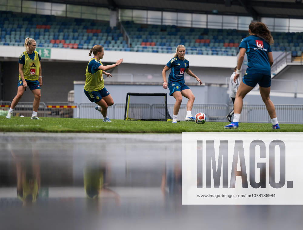 Anna Anvegard and Amanda Nildà n of the Swedish women s national football team during a training session on June 2, 2026 in Gothenburg Photo Mathias Bergeld BILDBYRAN code MB MB1378 fotboll football soccer fotball vm kval kval fifa womens world cup qualifier qualifier träning practice training sverige sweden dam bbeng women kvinner