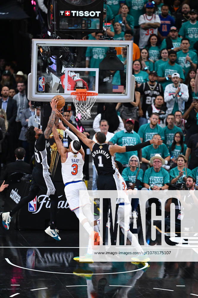 Hart josh Wembanyama Victor BASKET CHPT NBA FINALS NBA 2026 SAN ANTONIO SPURS NEW YORK KNICKS 95 105 FROST BANK CENTER SAN ANTONIO ETATS UNIS 04 06 2026 REAU ALEXIS SAN ANTONIO FROST BANK CENTER GermanyxJapanxUKxFrancexBelgiumxOUT