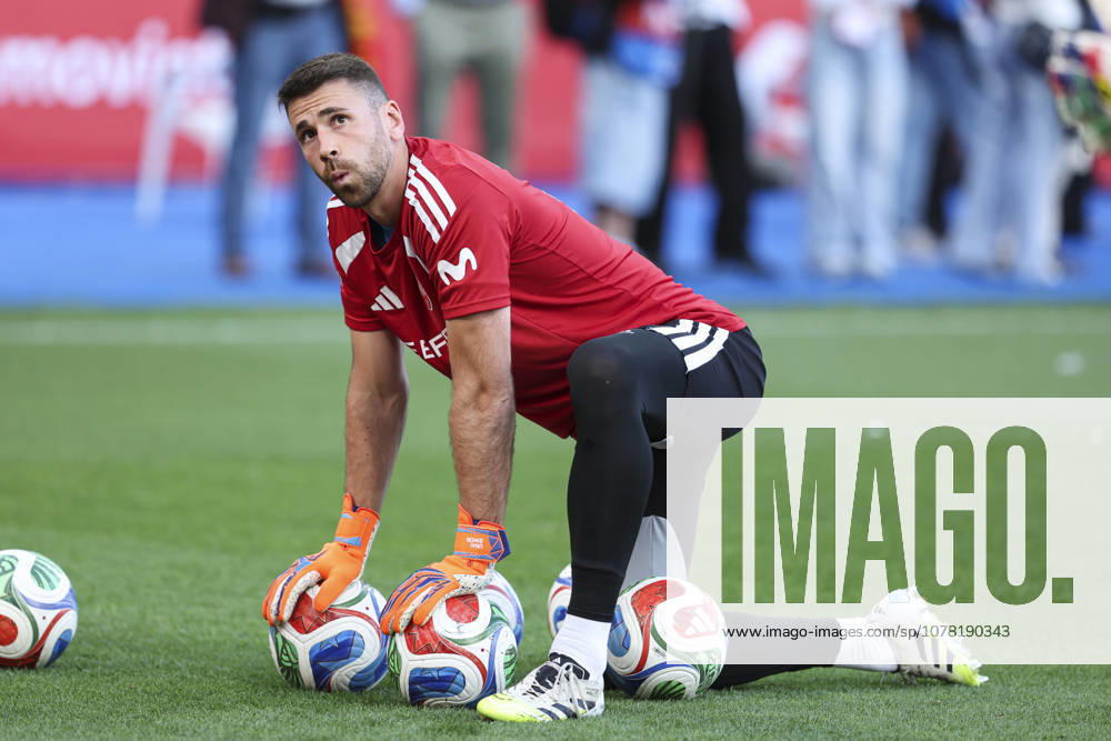 Unai Simon of Spain warms up during the friendly international football match played between Spain and Iraq ahead the FIFA World Cup, WM, Weltmeisterschaft, Fussball 2026 at Abanca Balaidos stadium on June 04, 2026, in A Coruna, Spain. Spain V Iraq - FIFA World Cup 2026 - ZUMAa181 20260604_zaa_a181_110