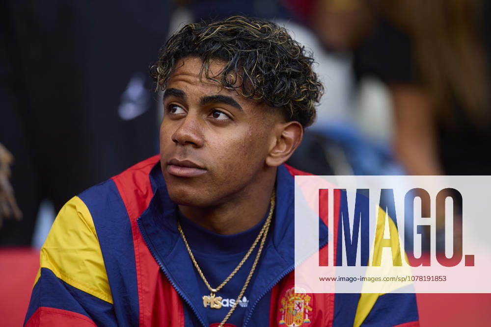 Spain v Iraq - International Friendly, Länderspiel, Nationalmannschaft LA CORUNA, SPAIN - JUNE 04: Lamine Yamal of Spain looks on prior to the international friendly match between Spain and Iraq at Abanca-Riazor Stadium on June 04, 2026 in La Coruna, Spain. (Photo by Diego Simon Photo Players Images Magara Press) La Coruna Abanca Riazor Stadium Spain