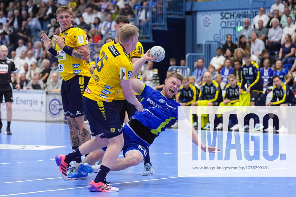 Handball, 1 HBL, VfL Gummersbach Rhein Neckar Löwen, Schwalbe Arena Haukur Thrastarson Rhein Neckar Loewen, 25 in duel against Kristjan Horzen VfL Gummersbach, 27