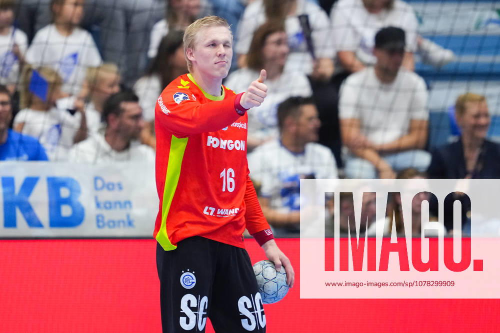 Handball, 1 HBL, VfL Gummersbach Rhein Neckar Löwen, Schwalbe Arena Bertram Obling VfL Gummersbach, 16 celebrates his parade