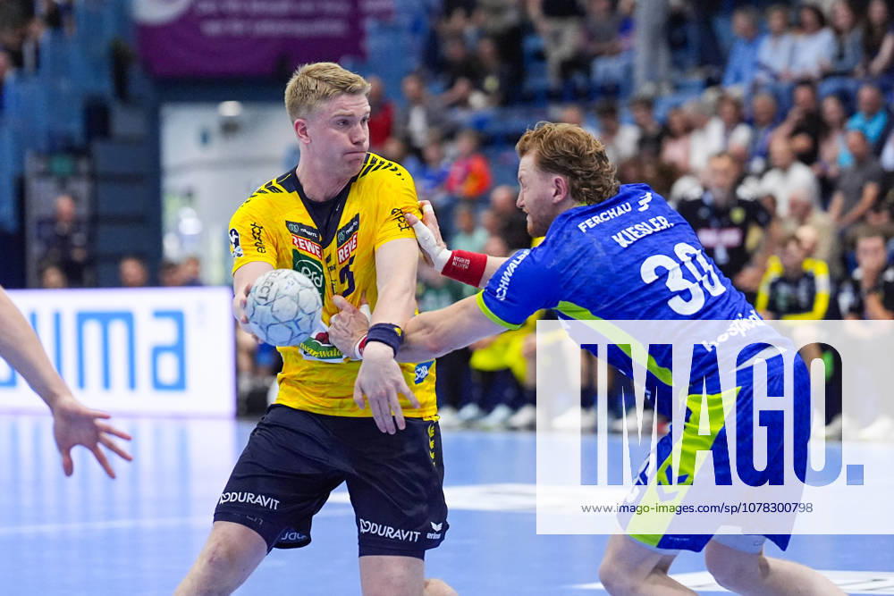 Handball, 1 HBL, VfL Gummersbach Rhein Neckar Löwen, Schwalbe Arena Haukur Thrastarson Rhein Neckar Loewen, 25 in duel against Tom Kiesler VfL Gummersbach, 30