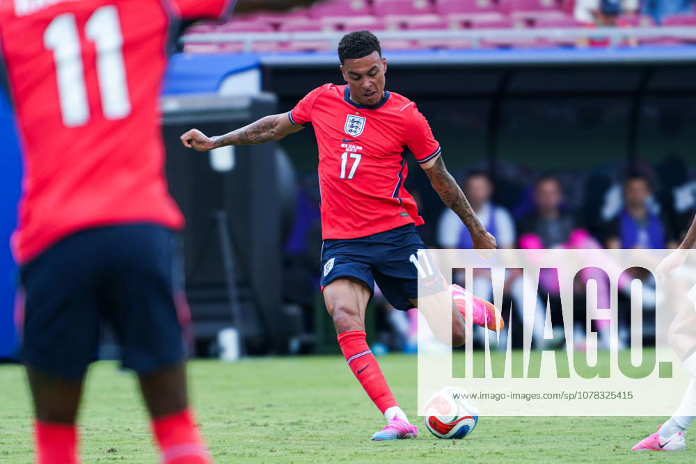 England v New Zealand in a friendly Florida Series Match, Tampa Bay, Florida Tampa Bay, Florida, USA, June 6, 2026, England player Morgan Rogers 17 makes a pass during the 2026 FC Series at Raymond James Stadium.