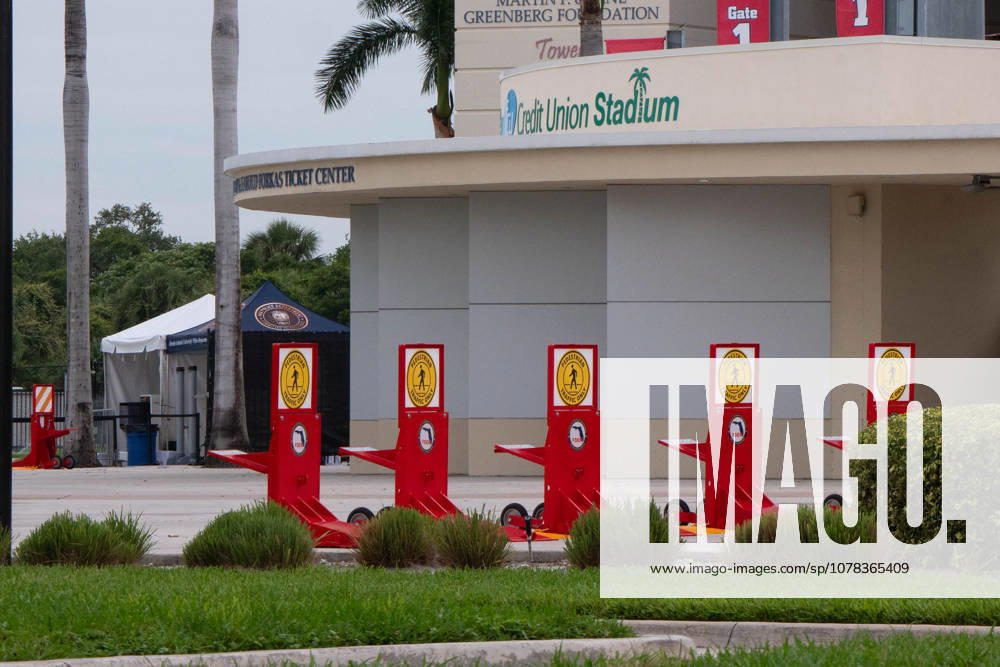 Pedestrian barricades line the entrance to the ticket center at FAU Stadium in Boca Raton, Florida, on Tuesday as CuraoÂßao trained ahead of its firstÃ¢â‚¬˜ever FIFA World Cup, WM, Weltmeisterschaft, Fussball appearance, opening against Germany. Boca Raton USA - ZUMAc343 20260609_znp_c343_017