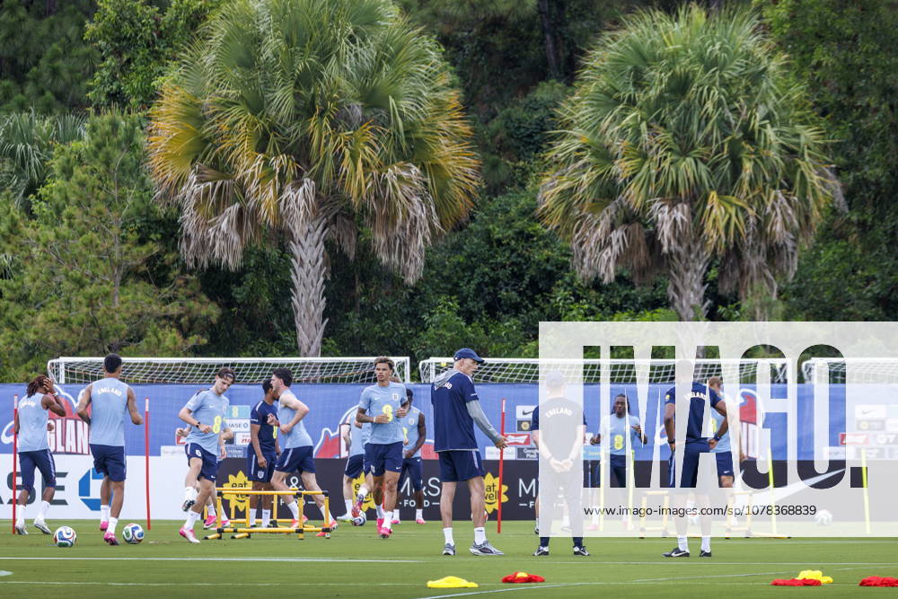FIFA World Cup, WM, Weltmeisterschaft, Fussball 2026 preparations - England training session England s head coach Thomas Tuchel (C) leads a training session in Palm Beach Gardens, Florida, USA, 09 June 2026. England are drawn in Group L of the upcoming FIFA World Cup 2026 starting on 11 June 2026 and running until 19 July 2026. PALM BEACH GARDENS FLORIDA United States