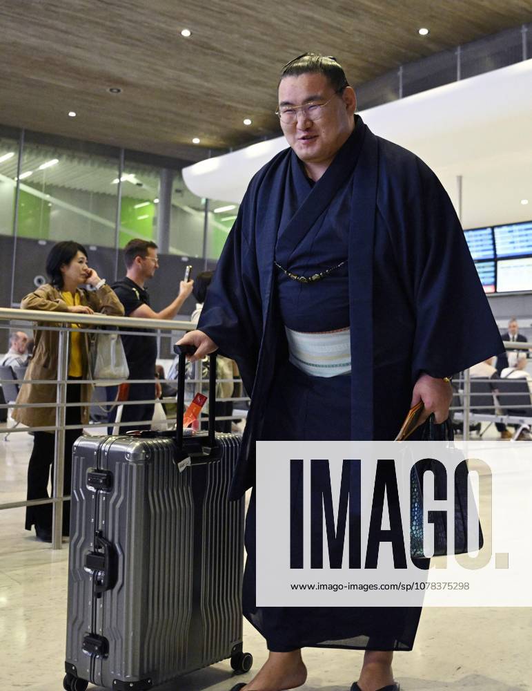 Sumo: Paris tournament Sumo grand champion Hoshoryu arrives at Charles de Gaulle Airport near Paris on June 9, 2026, for a June 13-14 tournament in the French capital. About 130 wrestlers and staff will take part in the Japan Sumo Association s event, third in Paris after 1986 and 1995. A14AA0005618135P
