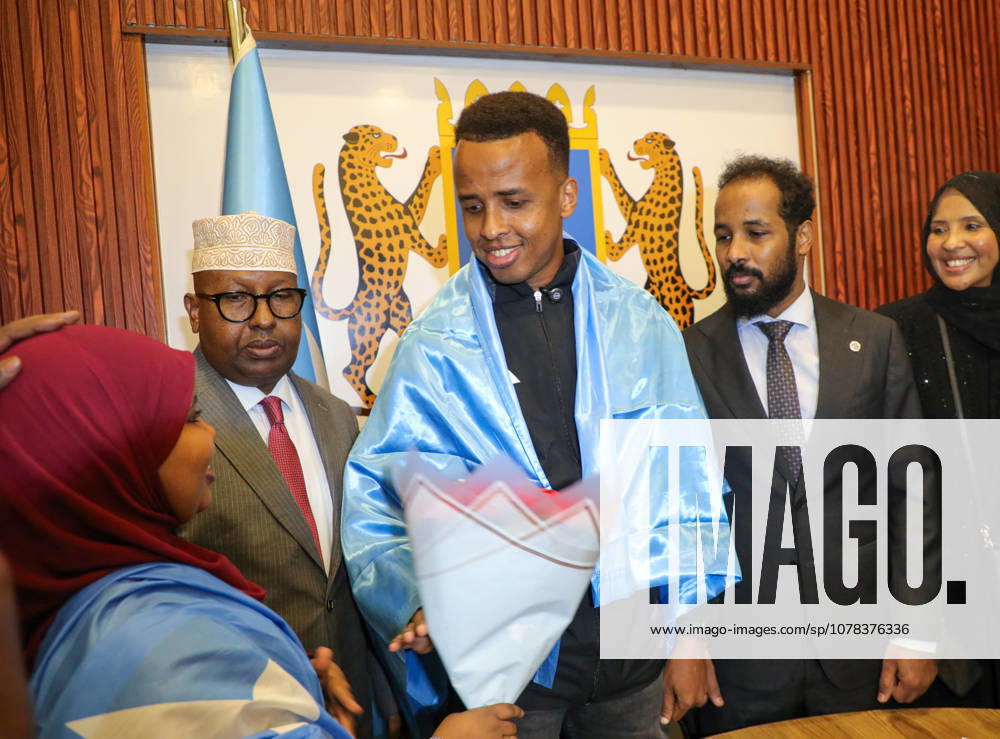 Somali referee Omar Artan welcomed home after US entry denial MOGADISHU, SOMALIA – JUNE 09: Somali referee Omar Abdulkadir Artan, draped in the Somali flag, receives flowers during a welcome ceremony following his arrival in Mogadishu, Somalia, on June 09, 2026. Artan returned to Somalia after being denied entry to the United States. Abuukar Mohamed Muhidin Anadolu Mogadisu Somalia. Editorial use only. Please get in touch for any other usage.