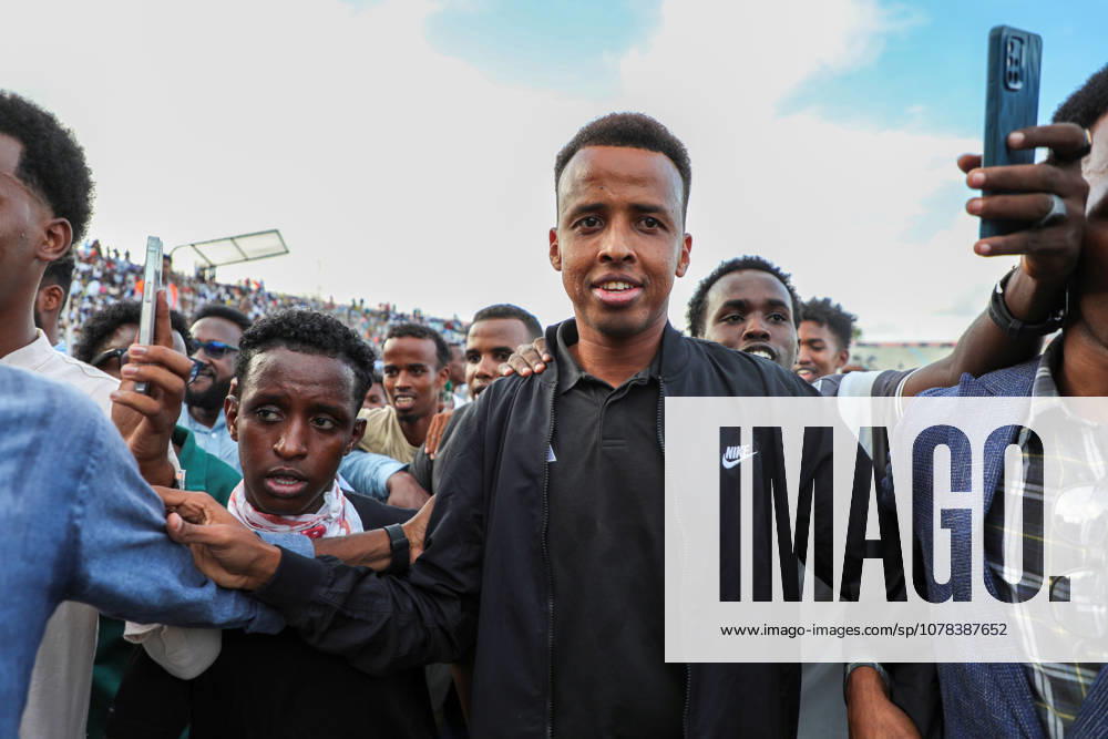 Somali referee Artan greeted by fans after being denied US entry for World Cup MOGADISHU, SOMALIA - JUNE 10: Somali referee Omar Abdulkadir Artan greets fans who show support for him, after he was denied entry into the United States where he had traveled to take part in the World Cup organization and was forced to return to his country, in Mogadishu, Somalia on June 10, 2026. Abuukar Mohamed Muhidin Anadolu Mogadishu Somalia. Editorial use only. Please get in touch for any other usage.