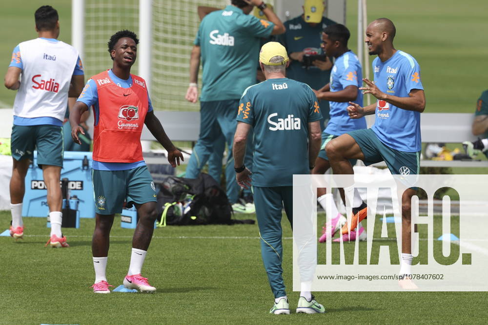 FIFA World Cup, WM, Weltmeisterschaft, Fussball 2026 - Brazil training session Carlo Ancelotti (C), Brazil s head coach, directs Vini Jr. (L) and Fabinho (R) during a training session of the national soccer team for the FIFA World Cup 2026 at Columbia Park in Morristown, New Jersey, USA, 11 June 2026. Morristown United States