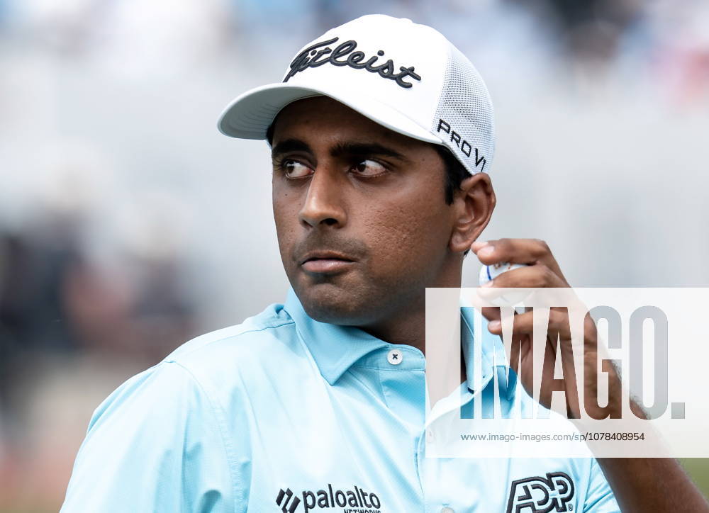 Sudarshan Yellamaraju, of Mississauga, Ont., waves to the gallery after making a birdie on the 5th hole in the first round of the RBC Canadian Open in Caledon, Ont. on Thursday June 11, 2026. Canada News - June 11, 2026 - ZUMAc35_ 20260611_zaf_c35_035