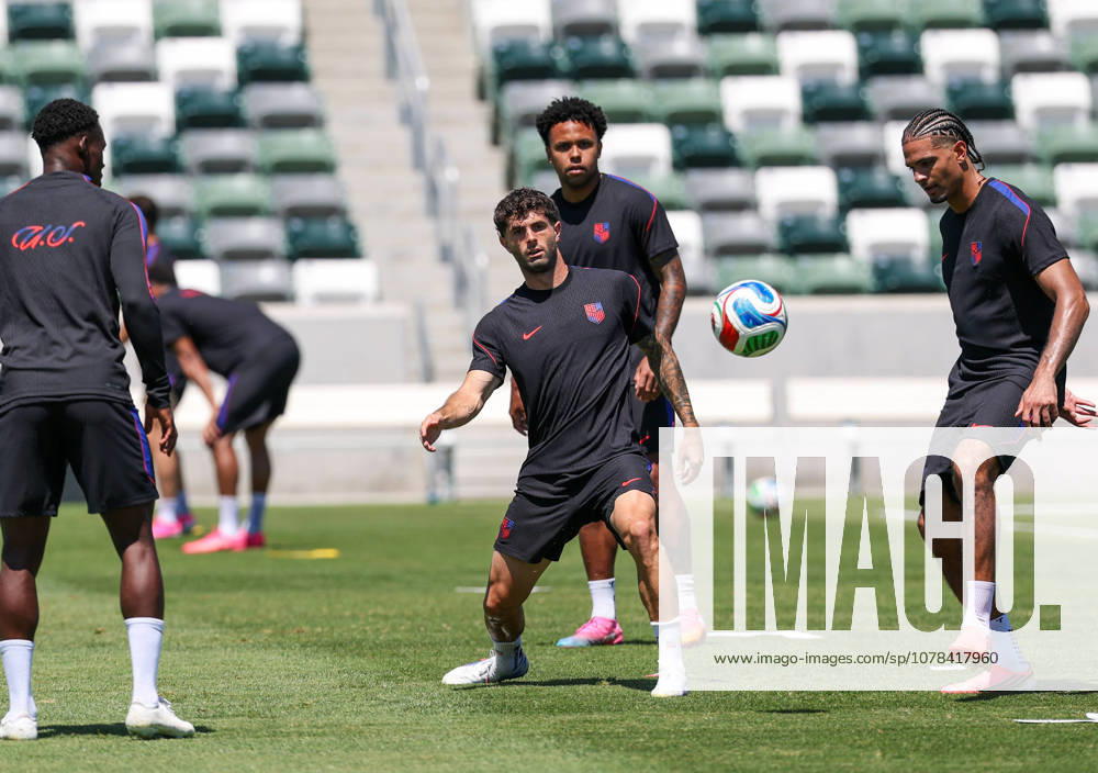 LOS ANGELES, June 12, 2026 -- Christian Pulisic C, front of the United States attends a training session ahead of the group stage match against Paraguay at the FIFA World Cup, WM, Weltmeisterschaft, Fussball 2026 in Los Angeles, the United States, on June 11, 2026. SPU.S.-LOS ANGELES-FOOTBALL-FIFA WORLD CUP-TEAM USA-TRAINING MaoxSiqian (SP)U.S.-LOS ANGELES-FOOTBALL-FIFA WORLD CUP-TEAM USA-TRAINING IMAGO MaoxSiqian imago images 0858941371