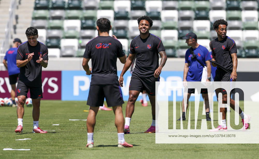 (260612) -- LOS ANGELES, June 12, 2026 -- Weston McKennie (3rd R) of Team USA attends a training session ahead of the group stage match against Paraguay at the FIFA World Cup, WM, Weltmeisterschaft, Fussball 2026 in Los Angeles, the United States, on June 11, 2026. ) (SP)U.S.-LOS ANGELES-FOOTBALL-FIFA WORLD CUP-TEAM USA-TRAINING MaoxSiqian