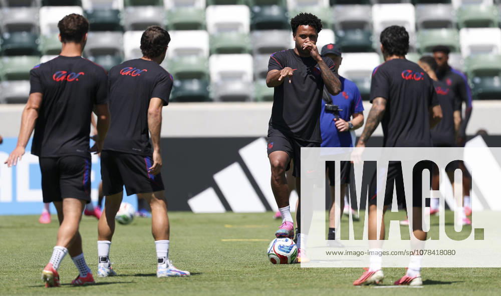 (260612) -- LOS ANGELES, June 12, 2026 -- Players of Team USA attend a training session ahead of the group stage match against Paraguay at the FIFA World Cup, WM, Weltmeisterschaft, Fussball 2026 in Los Angeles, the United States, on June 11, 2026. ) (SP)U.S.-LOS ANGELES-FOOTBALL-FIFA WORLD CUP-TEAM USA-TRAINING MaoxSiqian