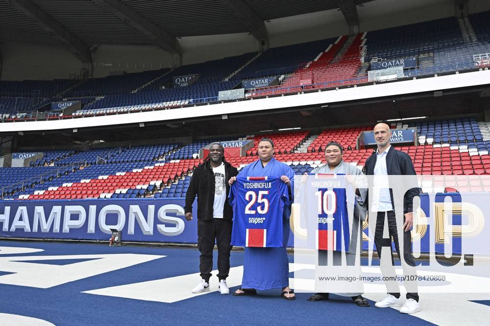 Sumo: Paris tournament Sumo wrestlers Yoshinofuji (2nd from L) and Hakunofuji pose during a visit to Parc des Princes, Paris Saint-Germain football club s home stadium in Paris, on June 11, 2026. They will participate in a June 13-14 sumo tournament in the French capital. A14AA0005618525P