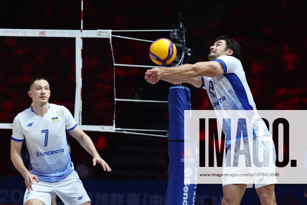(260612) -- LINYI, June 12, 2026 -- Vasyl Tupchii (R) of Ukraine competes during the men s pool 3 match between Ukraine and Cuba at the 2026 Volleyball Nations League (VNL) in Linyi, east China s Shandong Province, June 12, 2026. ) (SP)CHINA-LINYI-VOLLEYBALL NATIONS LEAGUE-CUB VS UKR(CN) ZhuxZheng