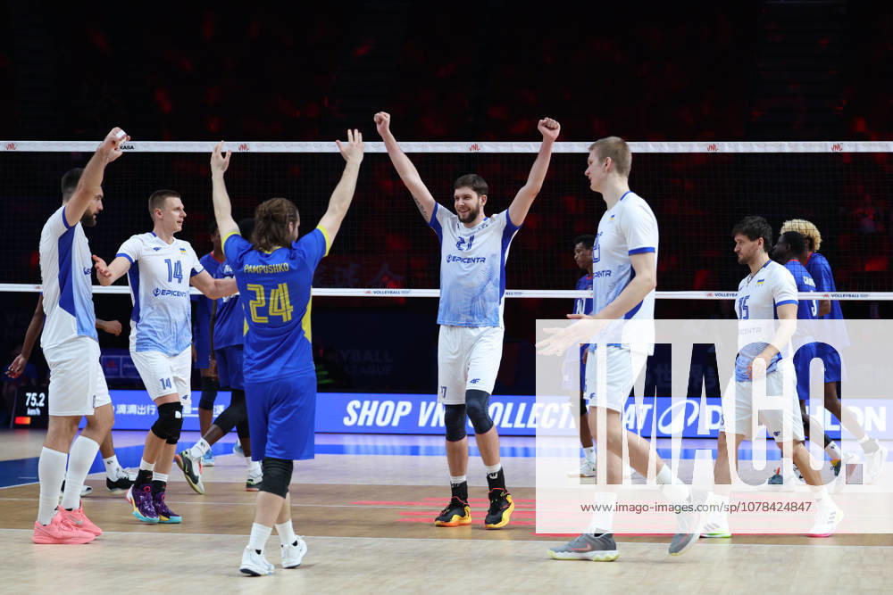 (260612) -- LINYI, June 12, 2026 -- Players of Ukraine celebrate victory after the men s pool 3 match between Ukraine and Cuba at the 2026 Volleyball Nations League (VNL) in Linyi, east China s Shandong Province, June 12, 2026. ) (SP)CHINA-LINYI-VOLLEYBALL NATIONS LEAGUE-CUB VS UKR(CN) ZhuxZheng