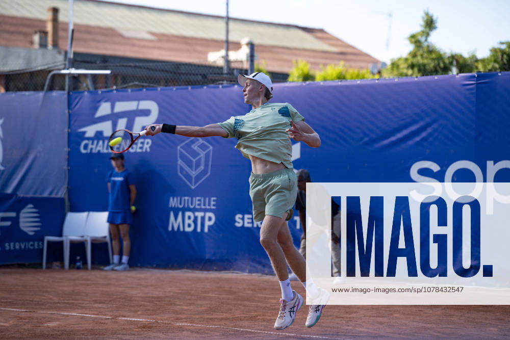 TENNIS : Open Sopra Steria - Lyon Villeurbanne 12 06 2026 Félix Balshaw affronte Clément Tabur lors du tournoi de tennis ATP, Tennis Herren Challenger Tour, Open Sopra Steria à Lyon-Villeurbanne, le 12 06 2026. Photo Sandrine Thesillat PsNewZ