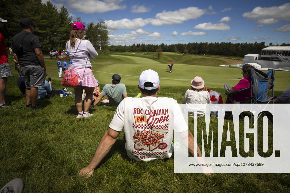 Fans gather around the ninth hole during the second round of the RBC Canadian Open in Caledon, Ont., on Friday, June 12, 2026. Canada News - June 12, 2026 - ZUMAc35_ 20260612_zaf_c35_118