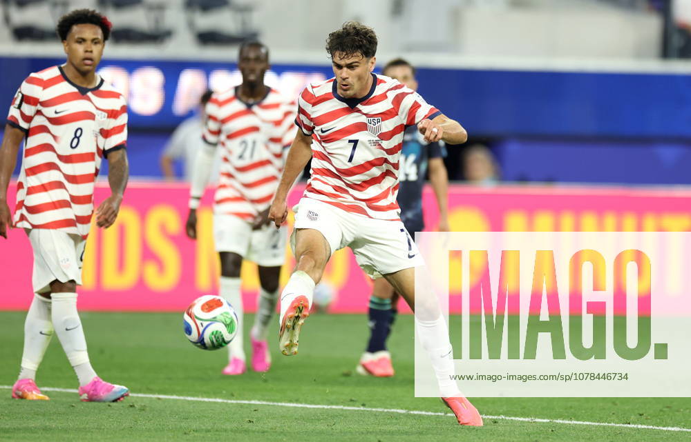 FIFA World Cup, WM, Weltmeisterschaft, Fussball 2026 - Group D - USA vs Paraguay epaselect Giovanni Reyna of USA scores his team s 4th goal during the FIFA World Cup 2026 group stage match USA against Paraguay, in Los Angeles, California, USA, 12 June 2026. LOS ANGELES United States