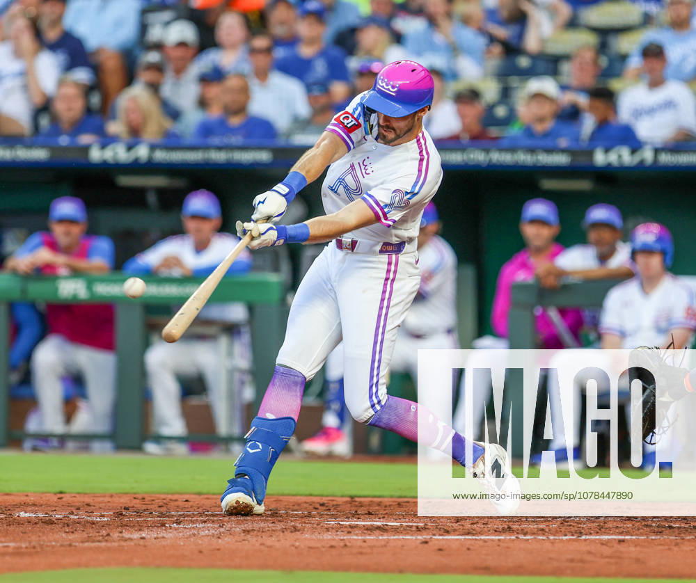 Kansas City Royals outfielder Kameron Misner (26) hits a single in the 1st inning against the Houston Astros at Kauffman Stadium in Kansas City, MO. CSM MLB, Baseball Herren, USA 2026:Astros Vs Royals June 12 - ZUMAc04_ 20260613_zma_c04_026