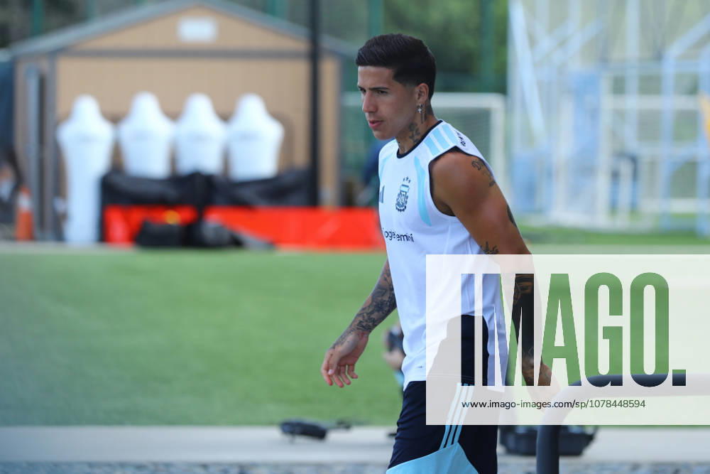 Argentinas midfielder Enzo Fernandez looks on during a training session during the 2026 FIFA World Cup football tournament at Sporting KC Training Centre in Kansas City on June 12, 2026 ¨ Photo by Alejandro PAGNI PHOTOxPHOTO KANSAS CITY UNITED STATES