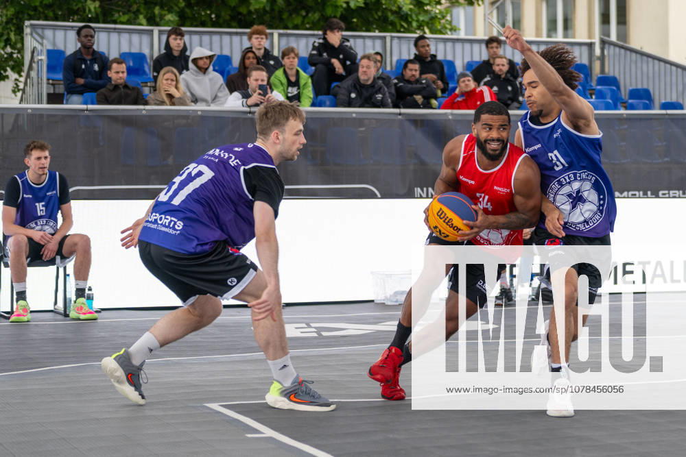 Duel between Marvin Momo Heckel Team Bochum, 34 and Emanuel Aloys Mpacko Team Hannover, 31 Innside 3x3 Circus, Basketball, Group Phase, D Sports, 13 06 2026 Innside 3x3 Circus, Basketball, Group Phase, D Sports, 13 06 2026 Duesseldorf
