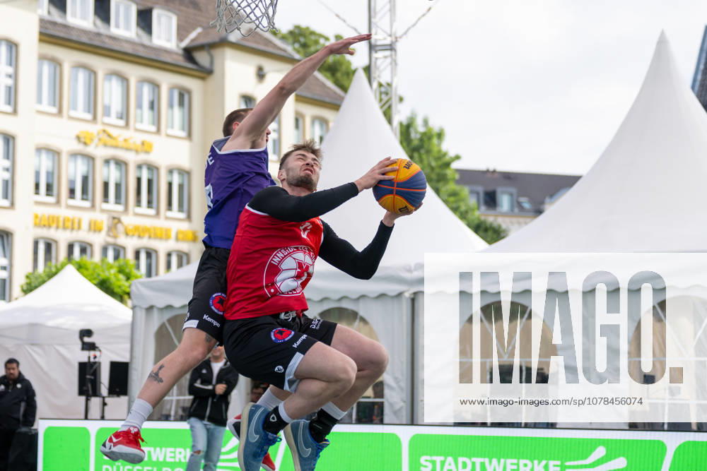 Duel between Yoeri Hoexum Team Twente, 30 and Lennart Schultz Team Bonn, 32 Innside 3x3 Circus, Basketball, Group stage, D Sports, 13 06 2026 Innside 3x3 Circus, Basketball, Group stage, D Sports, 13 06 2026 Duesseldorf