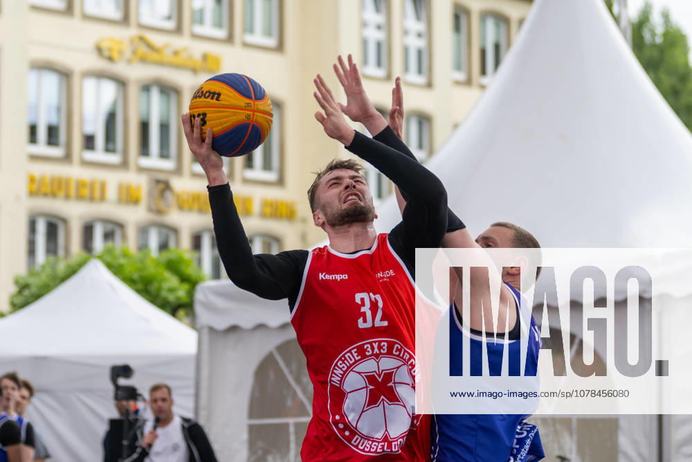 Duel between Lennart Schultz Team Bonn, 32 and Yoeri Hoexum Team Twente, 30 Innside 3x3 Circus, Basketball, Group stage, D Sports, 13 06 2026 Innside 3x3 Circus, Basketball, Group stage, D Sports, 13 06 2026 Duesseldorf