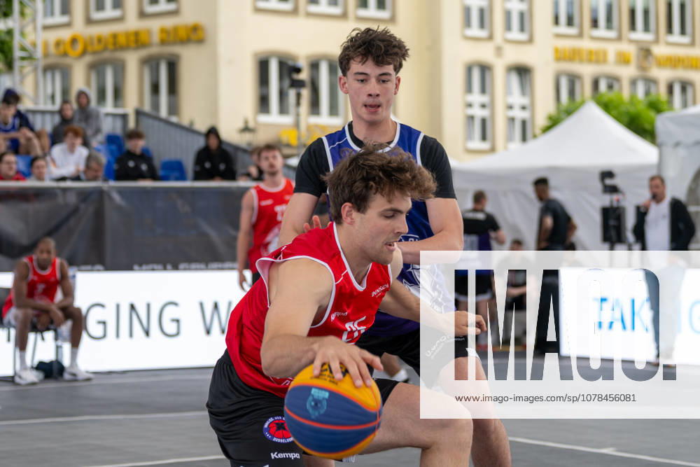Duel between Stef Poels Team Utrecht, 25 and Bela Doleviczenyi Team Brisbane, 33 Innside 3x3 Circus, Basketball, Group Stage, D Sports, 13 06 2026 Innside 3x3 Circus, Basketball, Group Stage, D Sports, 13 06 2026 Duesseldorf