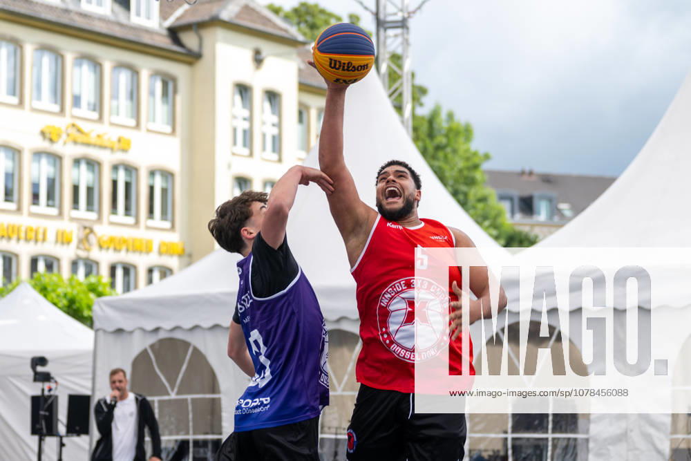 Duel between Bela Doleviczenyi Team Brisbane, 33 and Calvin Poulina Team Utrecht, 05 Innside 3x3 Circus, Basketball, Group Stage, D Sports, 13 06 2026 Innside 3x3 Circus, Basketball, Group Stage, D Sports, 13 06 2026 Duesseldorf