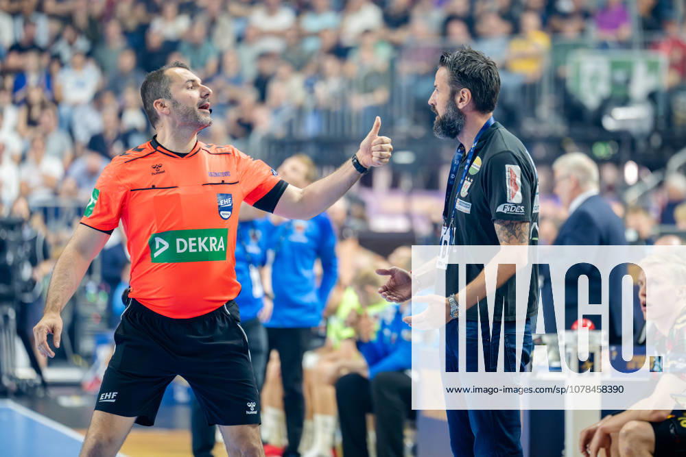 Cologne, 12 05 2026, Handball, Men, EHF Champions League Men 2025 26, Semi-final, SC Magedeburg Füchse Berlin Bennet Wiegert SC Magdeburg in conversation with the referee