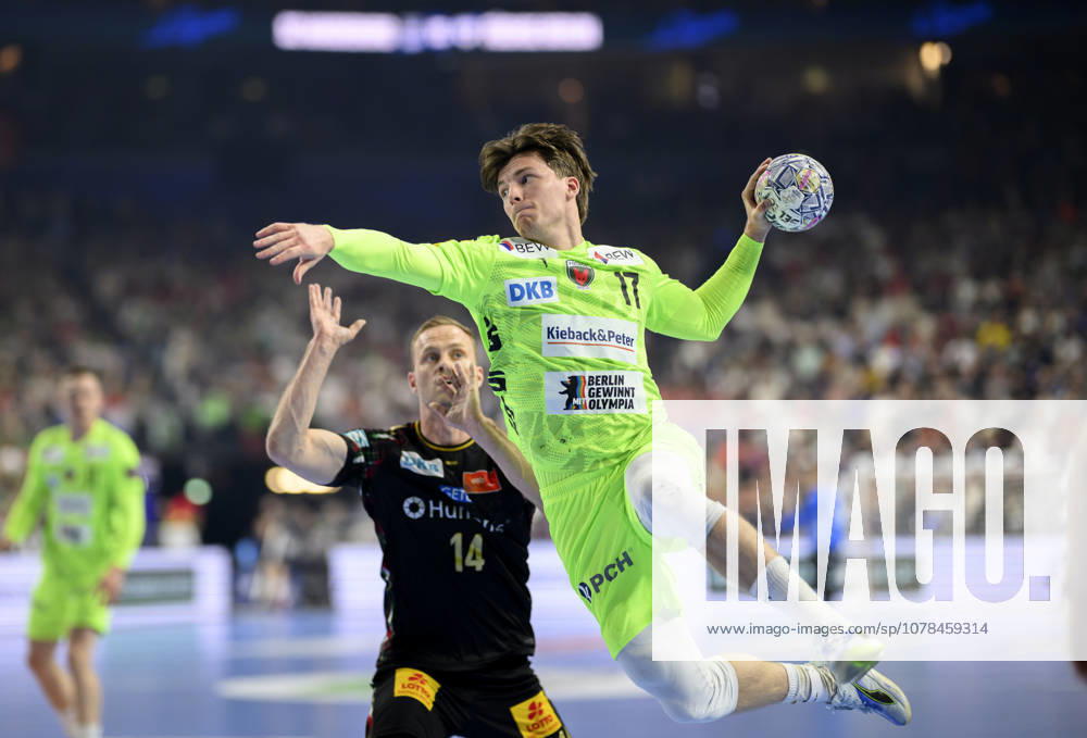 From l Omar Ingi MAGNUSSON SCM , Nils LICHTLEIN B throw, action, duel semi-final SC Magdeburg MD vs Füchse Berlin, on 13 06 2026 Men Handball EHF Champions League Final4 2026, from 13 06 14 06 2026 in Cologne Germany Lanxess Arena