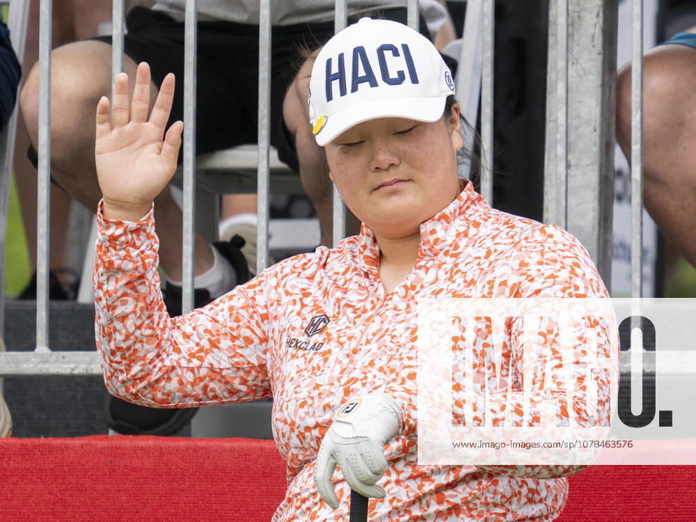 MIDLAND, MI - JUNE 13: Angel Yin waves to the crowd during round three of the LPGA, Golf Damen Dow Championship on June 13, 2026, at Midland Country Club in Midland, Michigan. (Photo by Joseph Weiser Icon Sportswire) GOLF: JUN 13 LPGA Dow Championship Icon2606130063