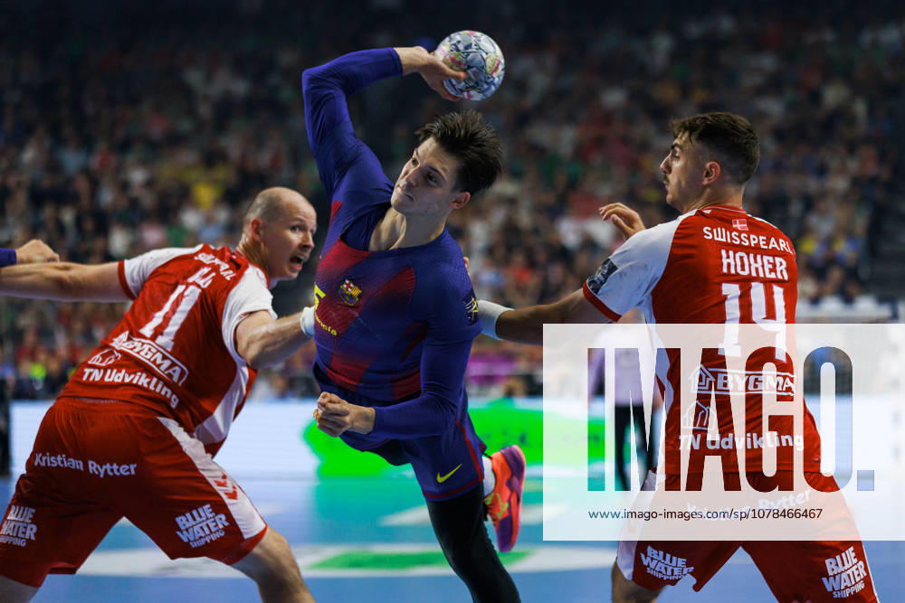 Domen MAKUC FC Barcelona Barca, 35 scores a goal, action, goal throw GER, Aalborg Handbold vs FC Barcelona, handball, TruckScout24 EHF FINAL4 2026, semi-final, match time 2025 2026, 13 06 2026, GER, Aalborg Handbold vs FC Barcelona, handball, TruckScout24 EHF FINAL4 2026, semi-final, match time 2025 2026, 13 06 2026, Cologne