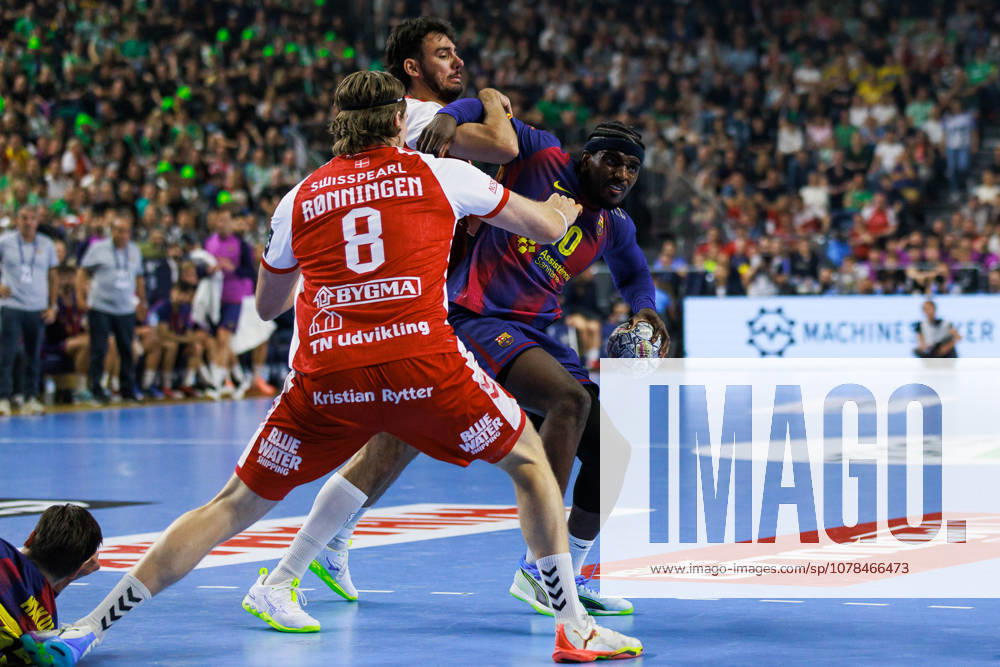 Dika MEM FC Barcelona Barca, 10 in duel against Vetle ROENNINGEN Aalborg Handbold, 08 GER, Aalborg Handbold vs FC Barcelona, handball, TruckScout24 EHF FINAL4 2026, semi-final, 2025 2026 season, 13 06 2026, GER, Aalborg Handbold vs FC Barcelona, handball, TruckScout24 EHF FINAL4 2026, semi-final, 2025 2026 season, 13 06 2026, Cologne