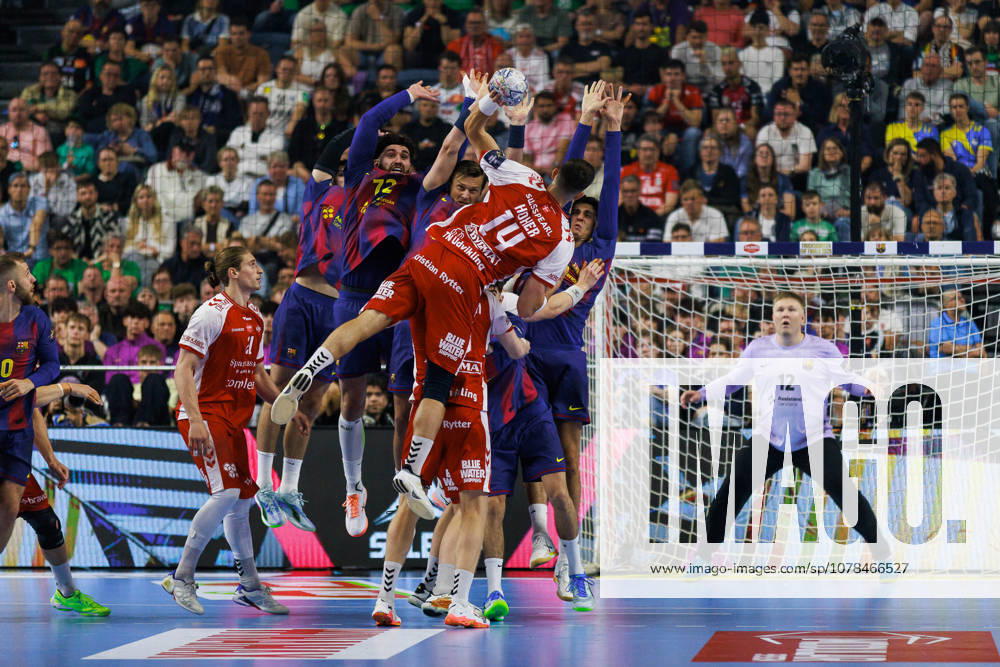 Mads HOXER Aalborg Handbold, 14 scores a goal, action, goal throw GER, Aalborg Handbold vs FC Barcelona, handball, TruckScout24 EHF FINAL4 2026, semi-final, match time 2025 2026, 13 06 2026, GER, Aalborg Handbold vs FC Barcelona, handball, TruckScout24 EHF FINAL4 2026, semi-final, match time 2025 2026, 13 06 2026, Cologne