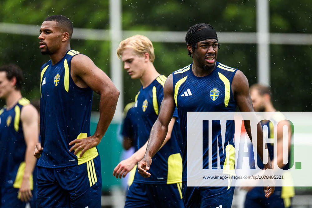 Isak Hien, Lucas Bergvall and Anthony Elanga of the Swedish national football team at a training session during day 3 of the FIFA World Cup 2026 on June 14, 2026 in Monterrey Photo Joel Marklund BILDBYRAN kod JM PA1232 fotboll football soccer fotball vm fotbolls vm fotballs vm fotbolls vm 2026 fifa world cup 2026 träning practice training sverige sweden sverige a day 3 bbeng