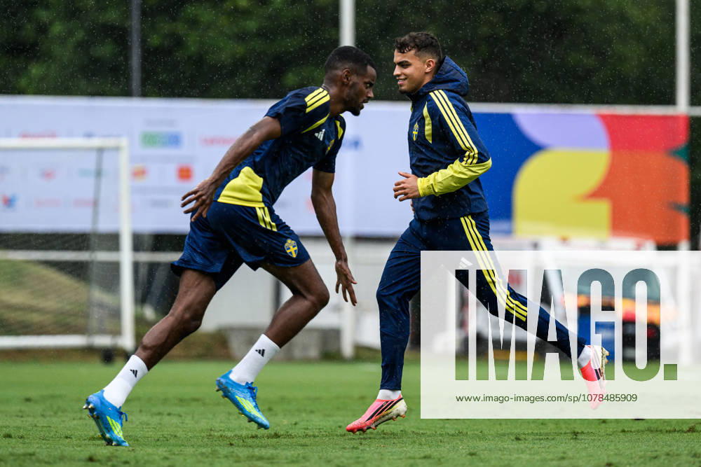 Alexander Isak and Yasin Ayari of the Swedish national football team at a training session during day 3 of the FIFA World Cup 2026 on June 14, 2026 in Monterrey Photo Joel Marklund BILDBYRAN kod JM PA1232 fotboll football soccer fotball vm fotbolls vm fotball vm fotbolls vm 2026 fifa world cup 2026 träning practice training sverige sweden sverige a day 3 bbeng