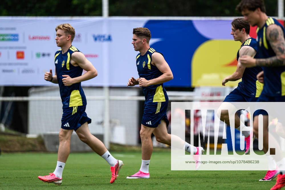 Daniel Svensson, Viktor Gyökeres and Elliot Stroud of the Swedish national football team at a training session during day 3 of the FIFA World Cup 2026 on June 14, 2026 in Monterrey Photo Joel Marklund BILDBYRAN kod JM PA1232 fotboll football soccer fotball vm fotbolls vm fotballs vm fotbolls vm 2026 fifa world cup 2026 träning practice training sverige sweden sverige a day 3 bbeng