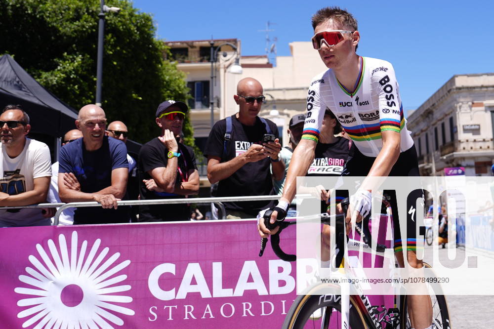 Italy s Lorenzo Mark Finn of Red Bull - Bora - Hansgrohe Rookies during Stage 1 of the Giro Next Generation from Reggio Calabria to Vibo Valentia Italy, Saturday June 14, 2026(Photo Fabio Ferrari LaPresse)